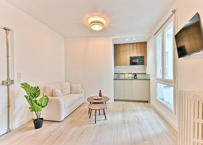 Appartement Au Centre De Paris - Musee Grevin